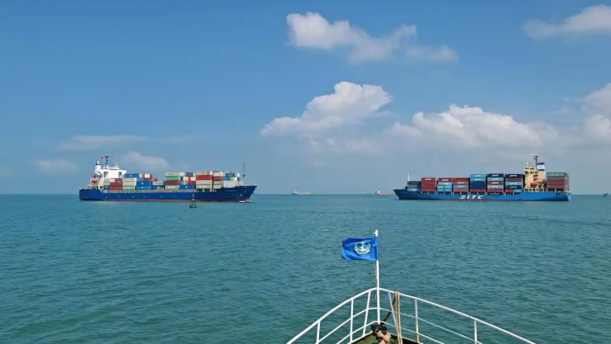 洋浦港实现万吨级船舶双向通航，，，，，货物周转效率显著提升