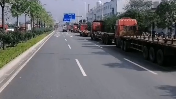 海运价钱连跌23周，，大宗空箱群集口岸！集装箱物流司机提前回老家过年