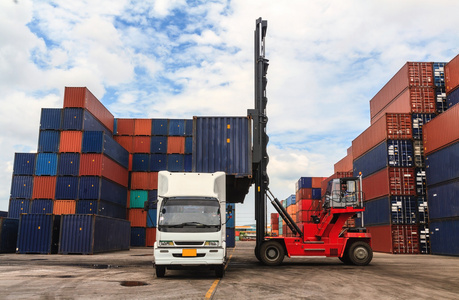 内贸物流中，，海运和陆运该怎么选。。。。？？？