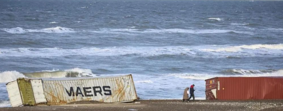 马士基旗下一艘集装箱船遭遇卑劣天气46个集装箱落水