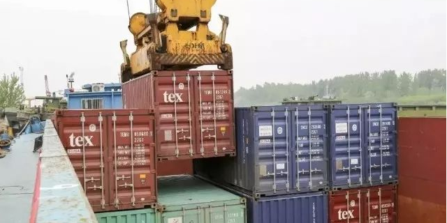 连云港到徐州内河集装箱航线乐成首航