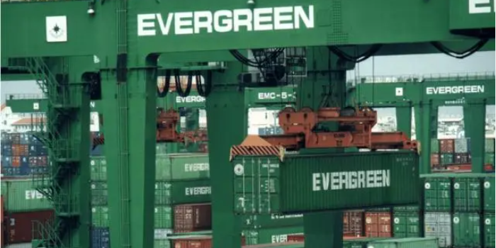 长荣海运一口吻再订5万个海运集装箱