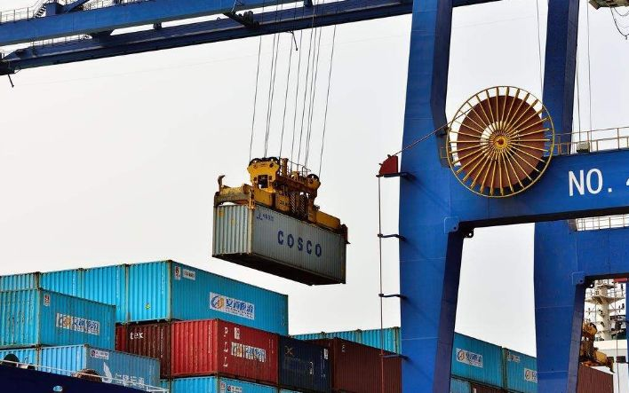 集装箱海运运价下跌，，，，，船运公司船期大调解