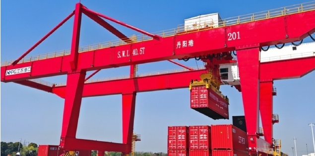 丹阳港，，，，，镇江最大的内河集装箱码头